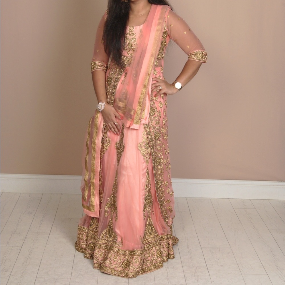 Beautiful bridal heavy dress ... size 38